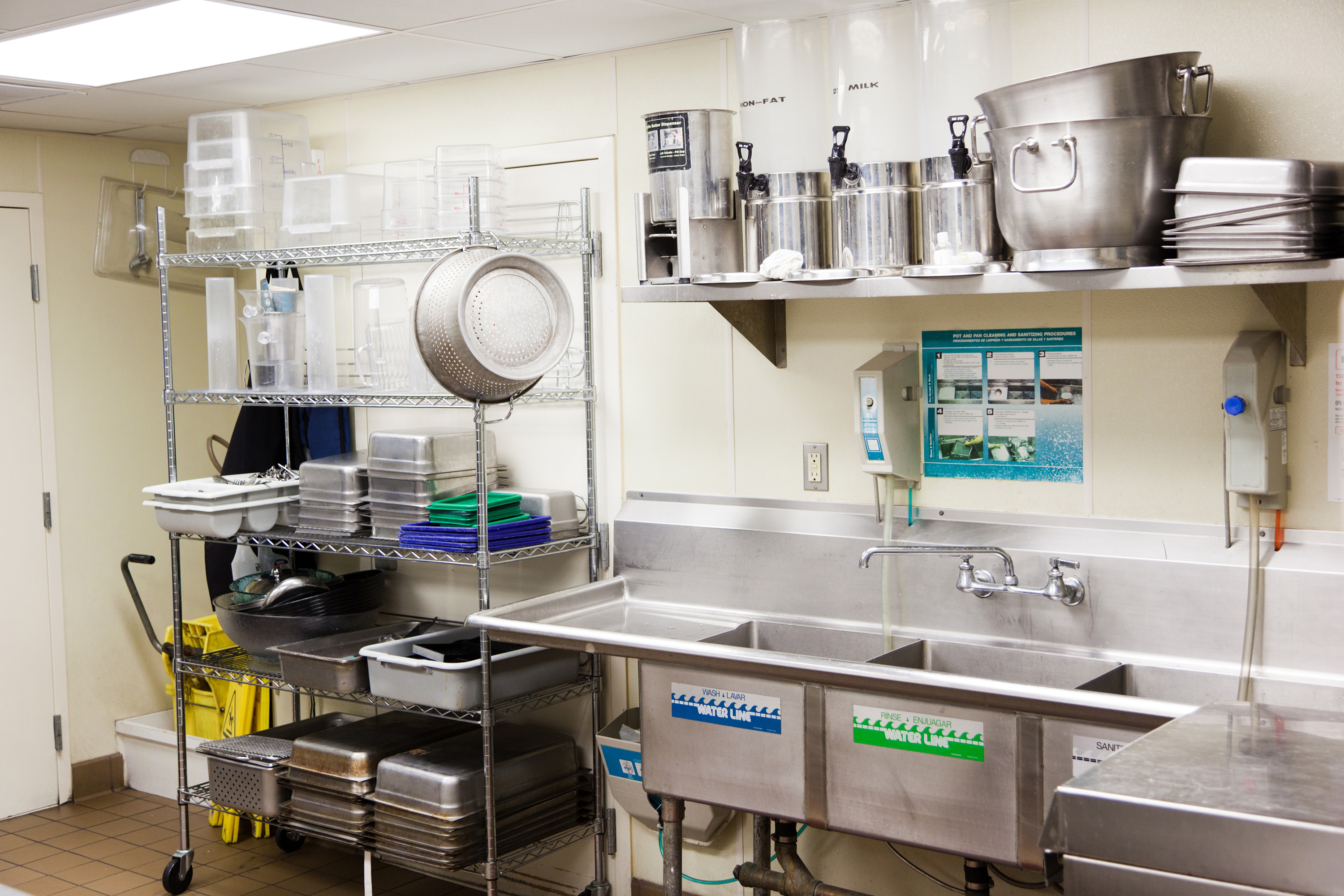 Commercial Kitchen Dish Washing